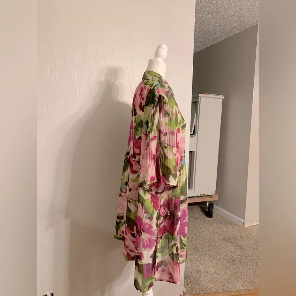 East 5th Pink and Green Floral Top - Picture 2 of 5